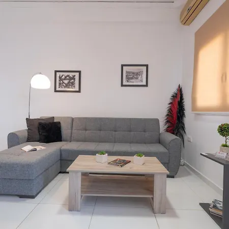 Palm House Near Airport Apartment *