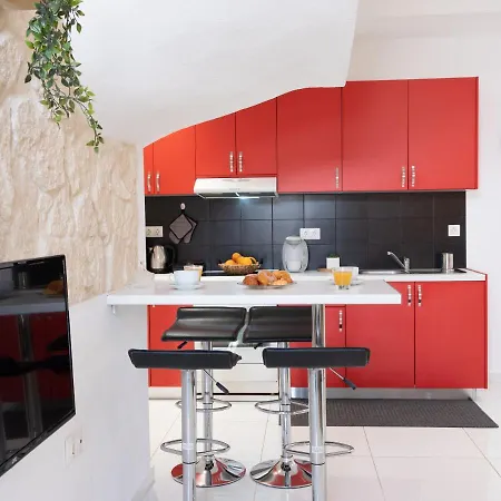 Palm House Near Airport Apartment *