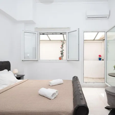 Palm House Near Airport Apartment
