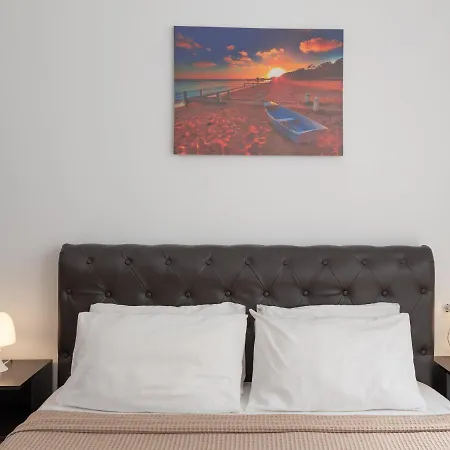 Palm House Near Airport Apartment