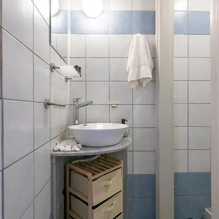 Palm House Near Airport Apartment